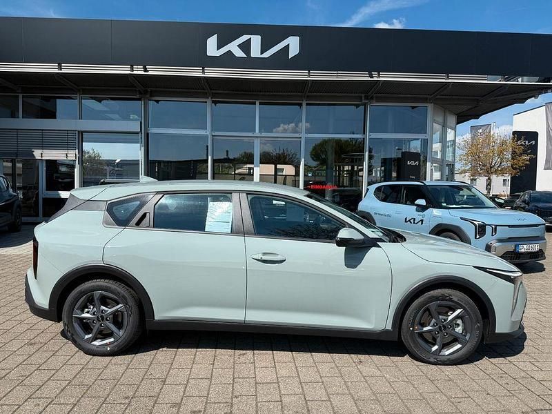 Neu Kia K4 150 PS (110 kW) 2026 Grau Limousine