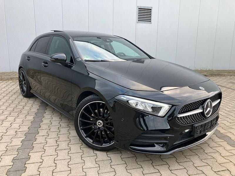 Schwarz Gebraucht 2019 Mercedes A200 AMG line Limousine | 23.900 € (Fairer Preis) - Bild 1/4
