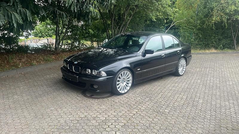 Schwarz Gebraucht 2000 BMW 523 Limousine | 4.900 € (Teuer) - Bild 1/4