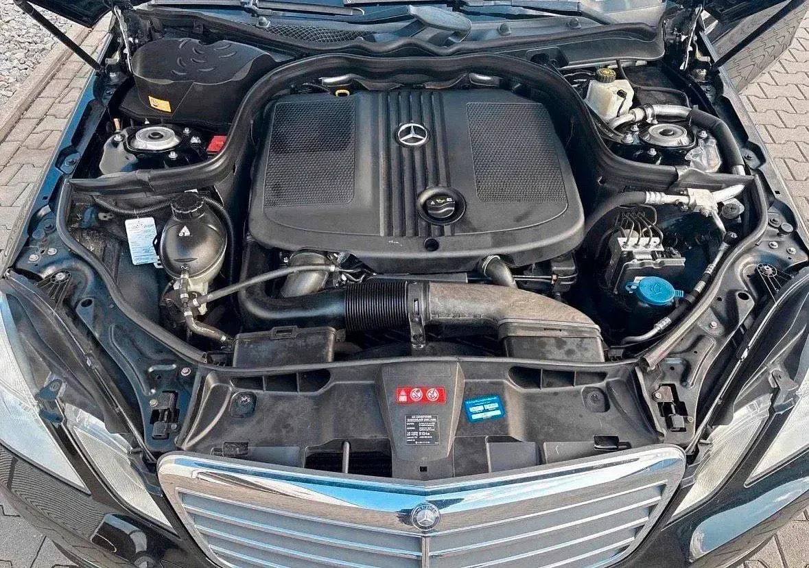Gebraucht Mercedes E220 170 PS (125 kW) 2013 Schwarz Kombi