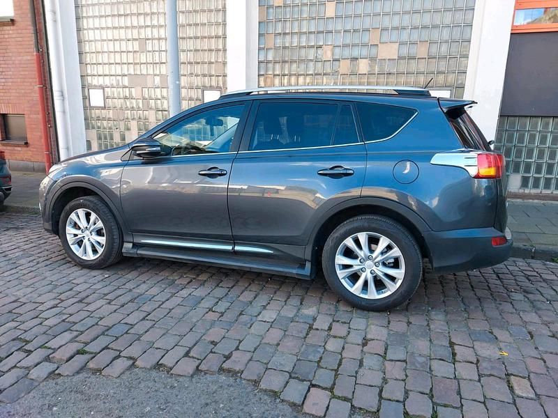 Grau Gebraucht 2013 Toyota RAV4 SUV | 12.290 € (Fairer Preis) - Bild 1/4