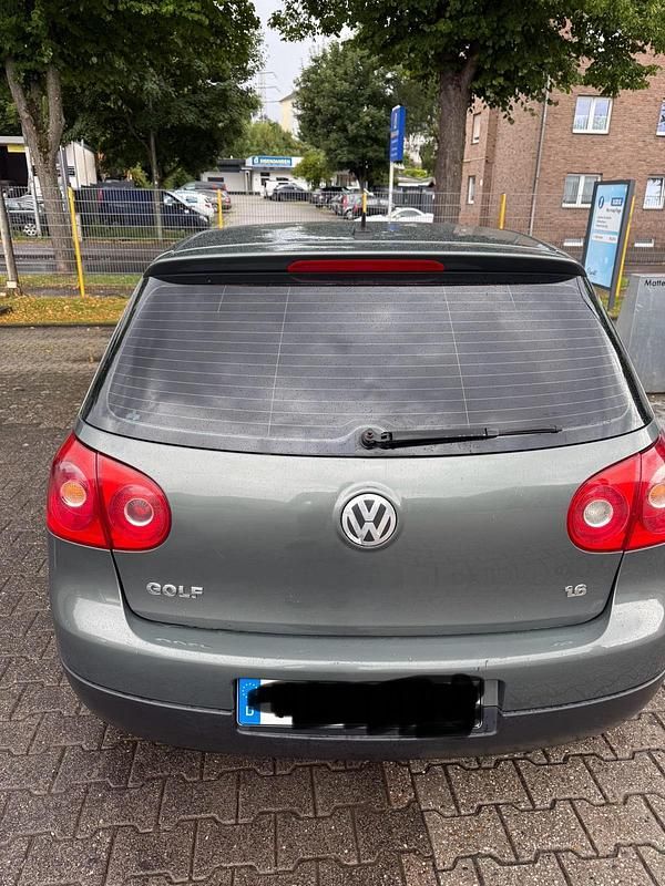 Grün Gebraucht 2004 VW Golf V Limousine | 2.800 € (Etwas zu teuer) - Bild 1/4