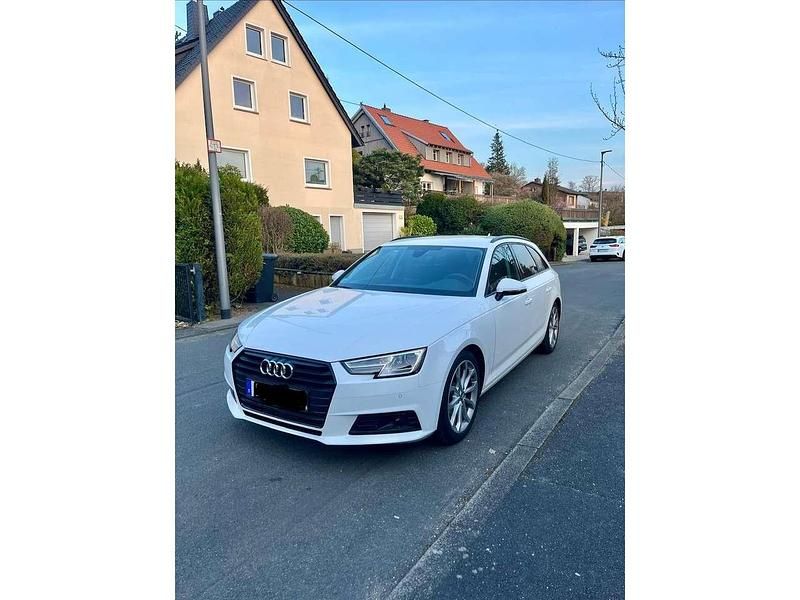 Gebraucht Audi A4 Comfort 190 PS (139 kW) 2019 Weiß Kombi