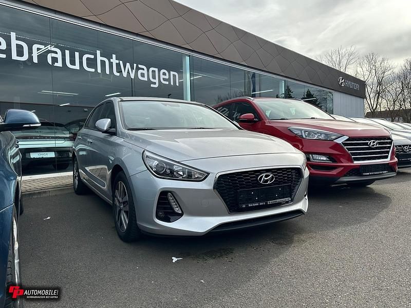 Silber Gebraucht 2018 Hyundai i30 Trend Limousine | 13.990 € (Etwas zu teuer) - Bild 1/3