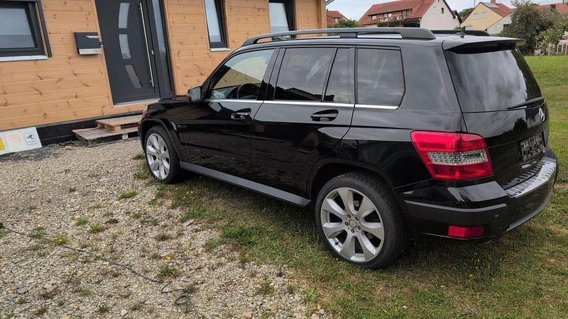 Schwarz Gebraucht 2009 Mercedes GLK320 SUV | 7.600 € (Superpreis) - Bild 1/3