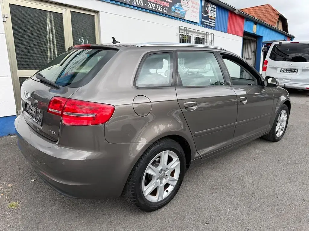 Gebraucht Audi A3 Attraction 105 PS (77 kW) 2013 Grau Limousine