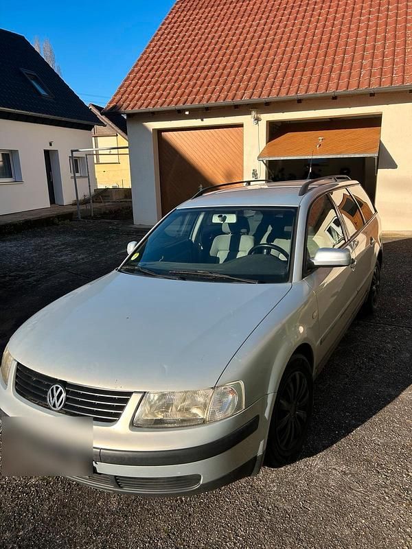 Gebraucht VW Passat 101 PS (74 kW) 1999 Silber Kombi