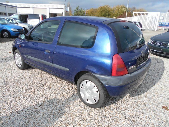 Gebraucht Renault Clio II 58 PS (42 kW) 2000 Blau metallic Limousine