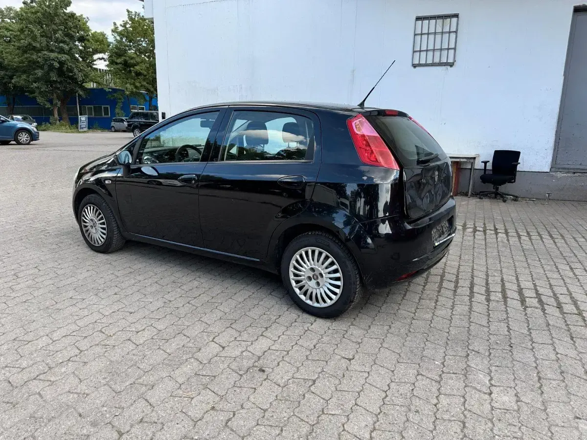 Gebraucht Fiat Grande Punto Dynamic 77 PS (56 kW) 2009 Schwarz Kleinwagen
