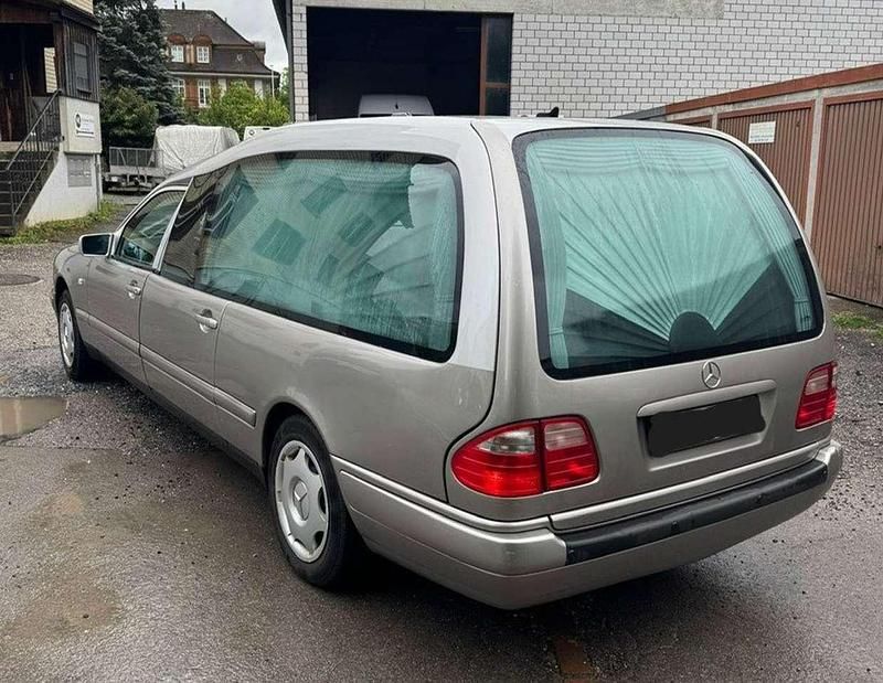 Gebraucht Mercedes E280 Classic 204 PS (150 kW) 1998 Grau Kombi