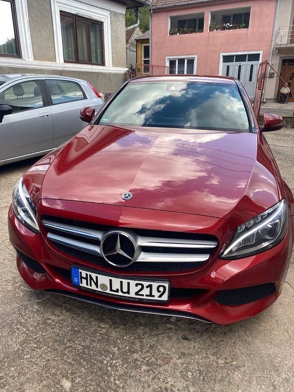 Rot Gebraucht 2018 Mercedes C180 Limousine | 21.700 € (Teuer) - Bild 1/4
