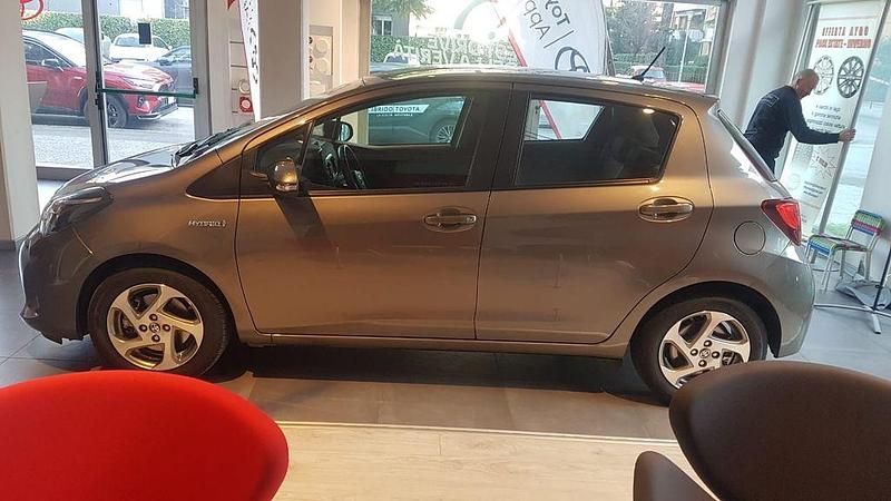 Braun Gebraucht 2018 Toyota Yaris Comfort Limousine | 12.000 € (Fairer Preis) - Bild 1/3