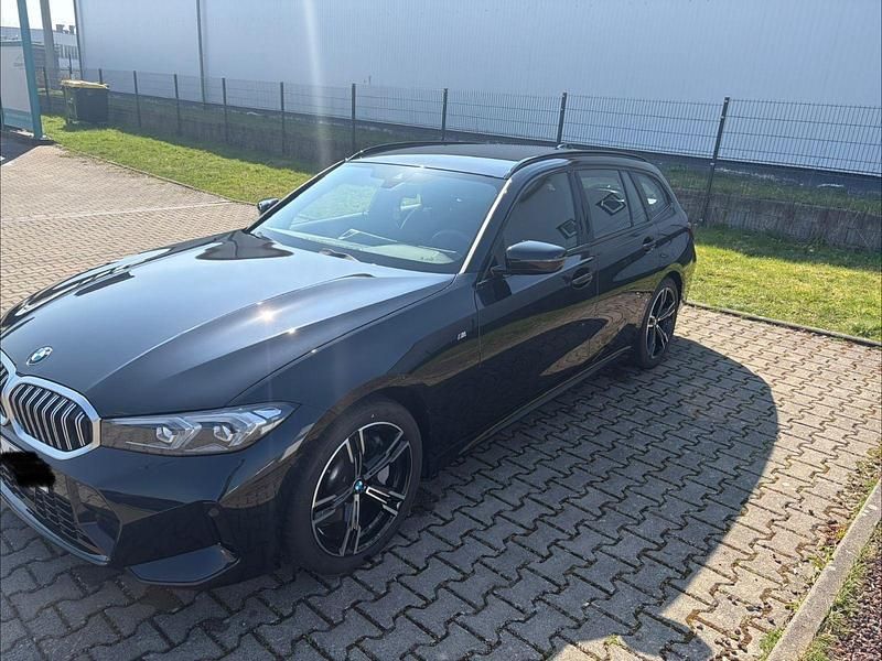 Gebraucht BMW 330 Performance 245 PS (180 kW) 2024 Schwarz Kombi