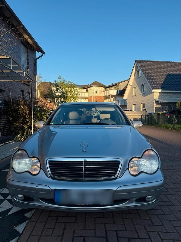 Gebraucht Mercedes C180 129 PS (94 kW) 2001 Silber Limousine