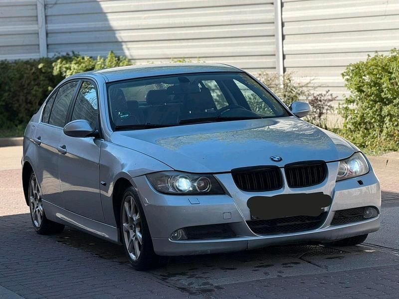 Second-hand BMW 325 218 CP (160 kW) 2005 Argintiu Berlinǎ