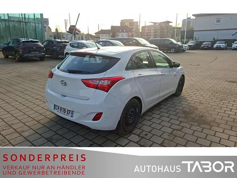 Gebraucht Hyundai i30 Style 110 PS (80 kW) 2013 Creamy white / sol Limousine