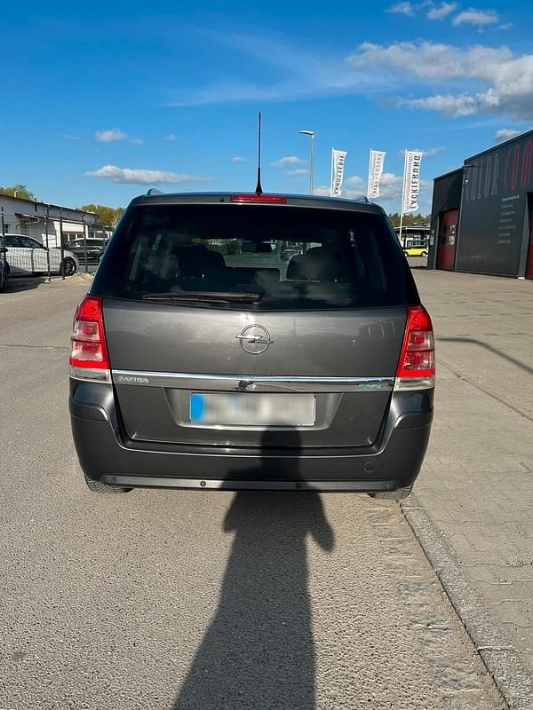 Second-hand Opel Zafira 110 CP (80 kW) 2011 Gri Monovolum