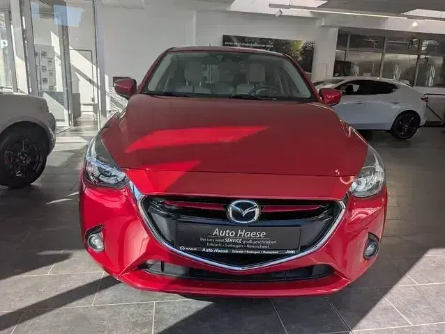 Gebraucht Mazda 2 Edition 90 PS (66 kW) 2015 Rot Kleinwagen