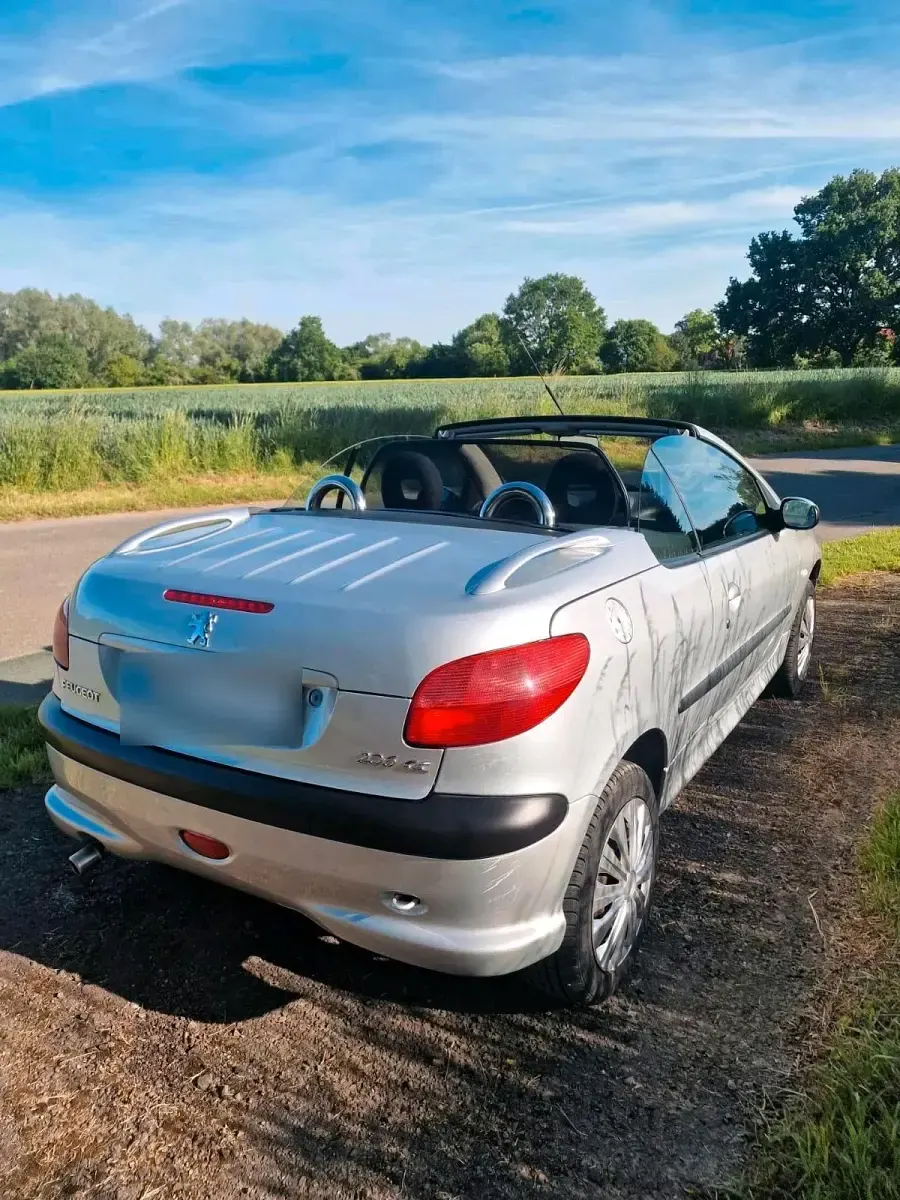 Gebraucht Peugeot 206 CC Platinum 109 PS (80 kW) 2002 Silber Cabrio