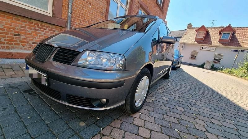 Grau Gebraucht 2007 Seat Alhambra Van / Kleinbus | 3.999 € (Fairer Preis) - Bild 1/4