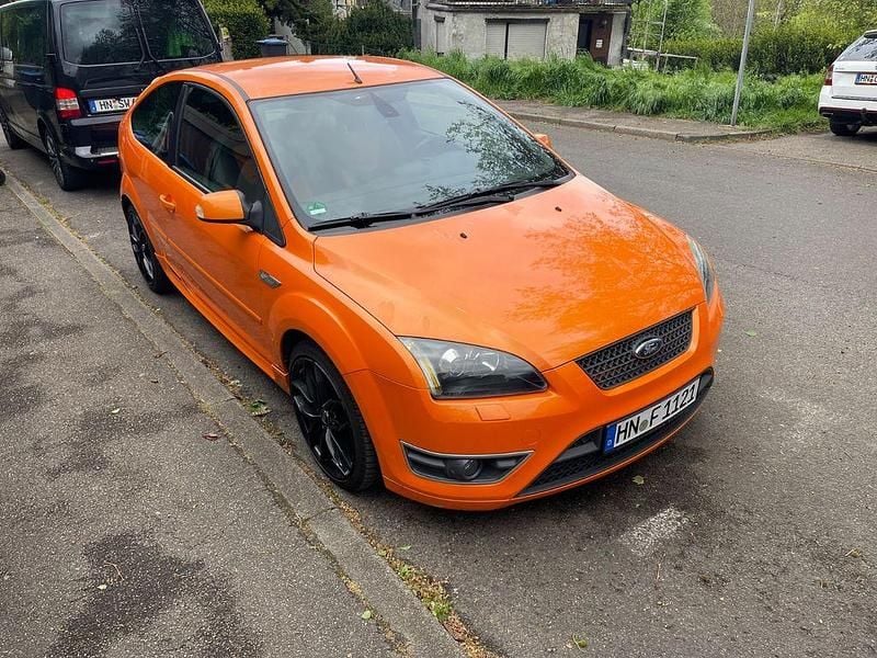 Gebraucht Ford Focus ST 226 PS (166 kW) 2006 Orange Limousine