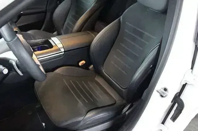 Gebraucht Mercedes C200 AMG 2022 Weiss Limousine