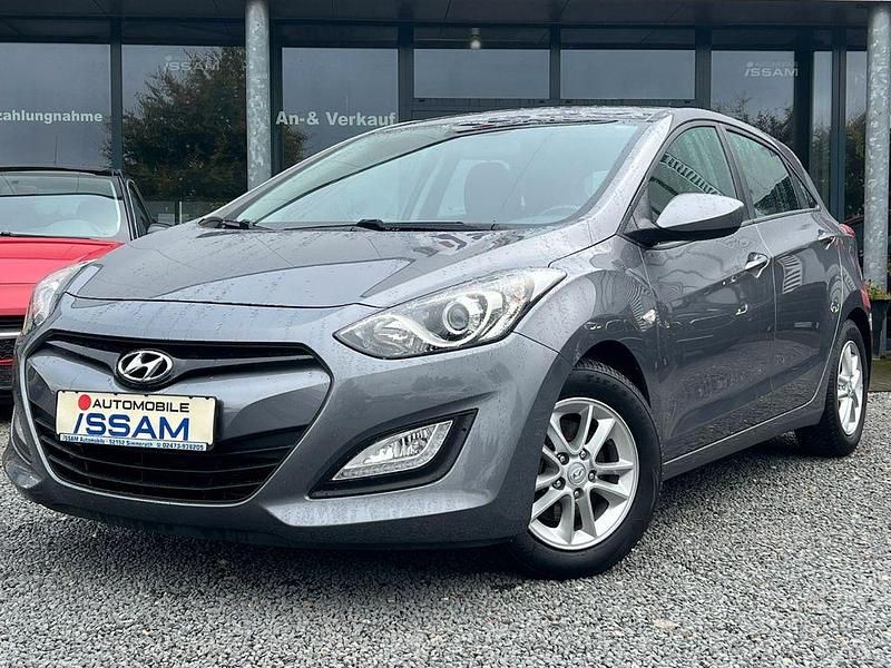 Grau Gebraucht 2014 Hyundai i30 Edition Limousine | 7.900 € (Fairer Preis) - Bild 1/4