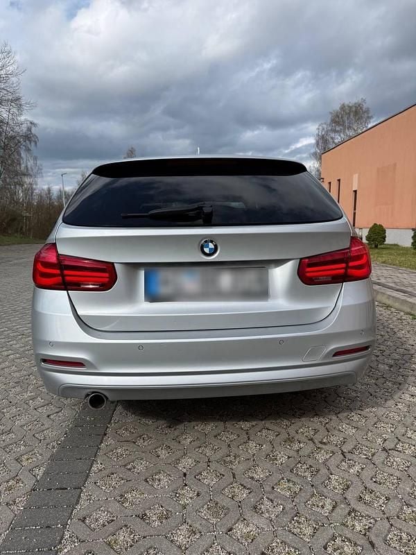 Gebraucht BMW 318 150 PS (110 kW) 2017 Silber Kombi