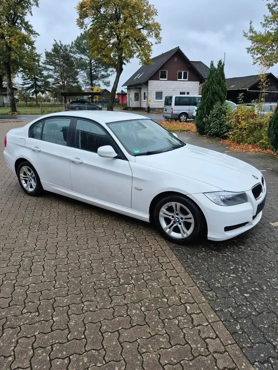 Gebraucht BMW 316 116 PS (85 kW) 2011 Weiß Limousine