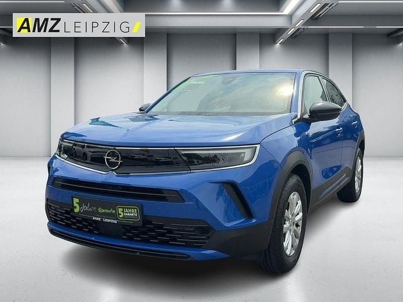 Perl blau/voltaik blau Gebraucht 2023 Opel Mokka Edition SUV | 14.490 € (Superpreis) - Bild 1/4