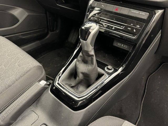 Gebraucht VW T-Cross Move 95 PS (69 kW) 2023 Deep black perleffekt, pearl effect SUV