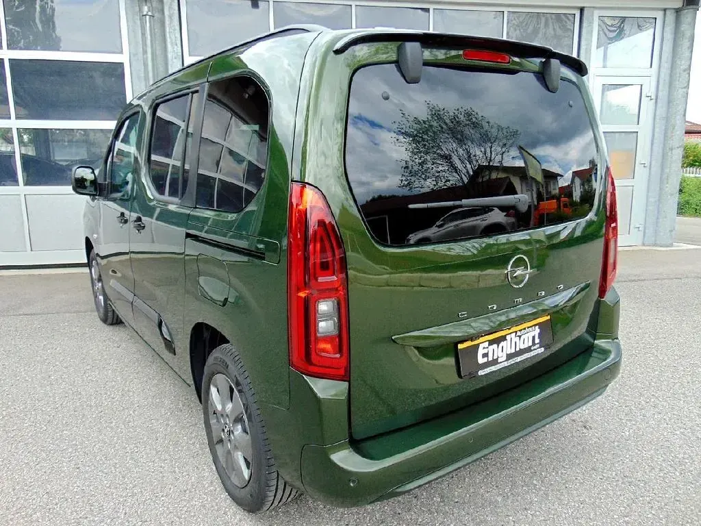 Neu Opel Combo Life 131 PS (96 kW) 2026 Grün Van / Kleinbus