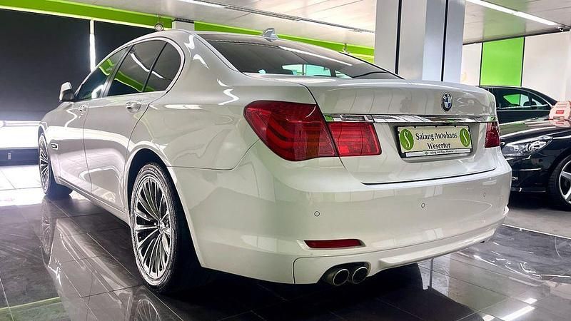 Gebraucht BMW 730 245 PS (180 kW) 2011 Weiß Limousine