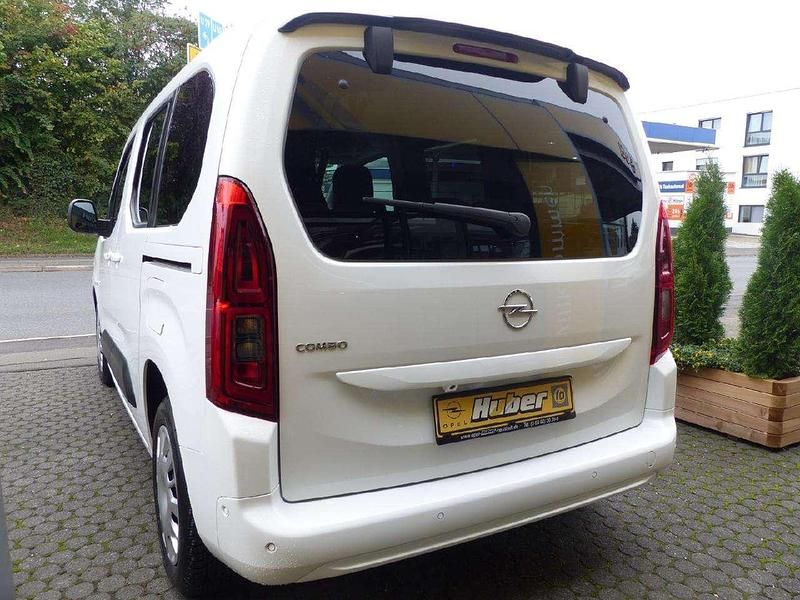 Gebraucht Opel Combo Elegance 131 PS (96 kW) 2022 Jade weiss/arktis weiss Van / Kleinbus
