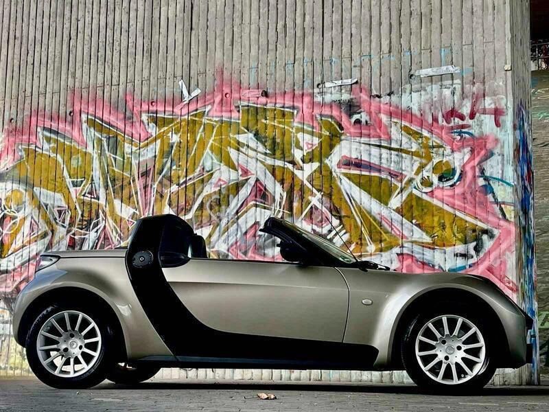 Andere außenfarben Gebraucht 2004 Smart Roadster Cabrio | 3.999 € (Fairer Preis) - Bild 1/4