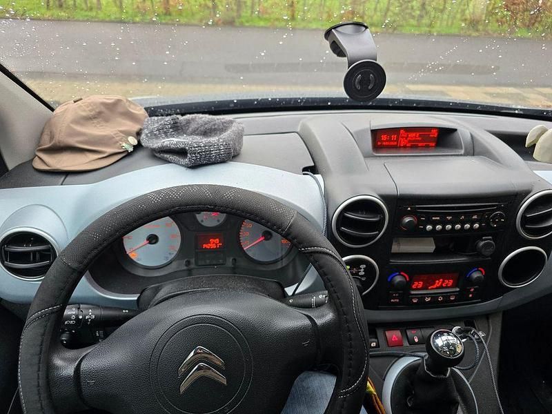 Gebraucht Citroën Berlingo Tendance 92 PS (67 kW) 2015 Grau Van / Kleinbus