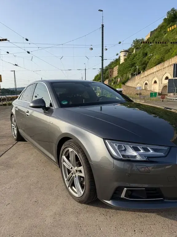 Gebraucht Audi A4 Sport 190 PS (139 kW) 2017 Grau Limousine