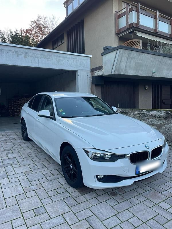 Weiß Gebraucht 2012 BMW 316 Limousine | 8.500 € (Guter Preis) - Bild 1/4