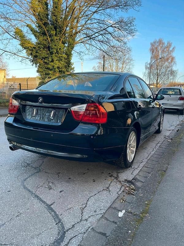 Gebraucht BMW 318 143 PS (105 kW) 2007 Schwarz Limousine