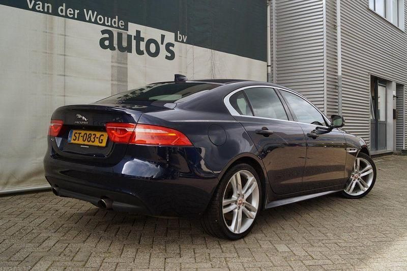Gebraucht Jaguar XE R-Sport 200 PS (147 kW) 2018 Blau Limousine