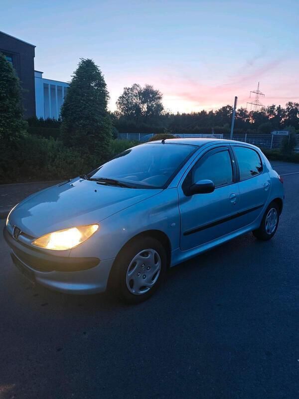 Blau Gebraucht 2001 Peugeot 206 Kleinwagen | 1.600 € (Etwas zu teuer) - Bild 1/4