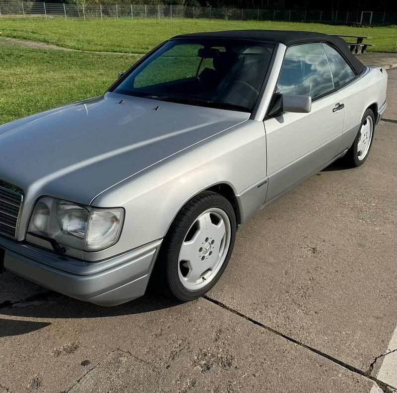 Gebraucht Mercedes E200 Edition 136 PS (100 kW) 1997 Silber Cabrio