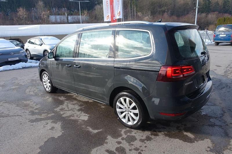 Gebraucht VW Sharan Highline 150 PS (110 kW) 2019 Grau Van / Kleinbus