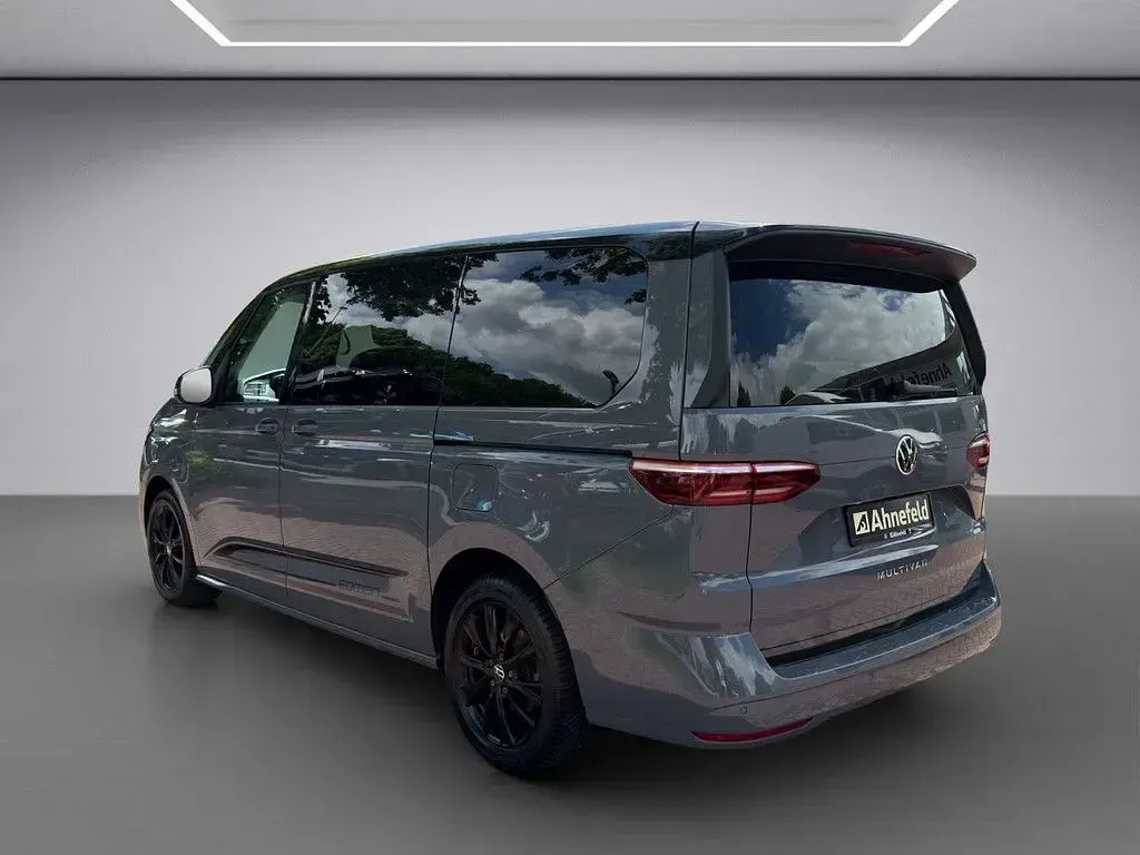 Gebraucht VW Multivan Edition 136 PS (100 kW) 2023 Pure grey Van / Kleinbus