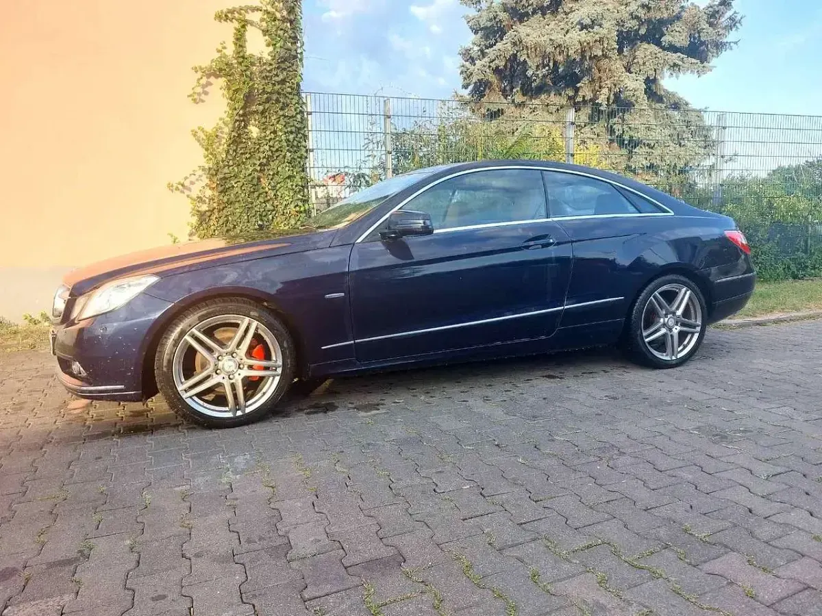 Second-hand Mercedes E250 204 CP (150 kW) 2010 Albastru Coupe