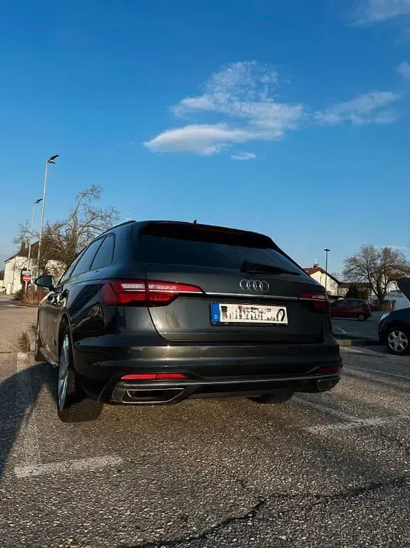 Gebraucht Audi A4 Advanced 204 PS (150 kW) 2021 Grau Kombi