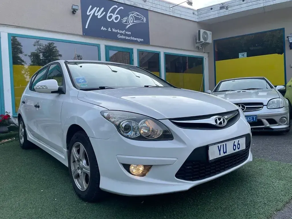 Gebraucht Hyundai i30 109 PS (80 kW) 2012 Weiß Limousine