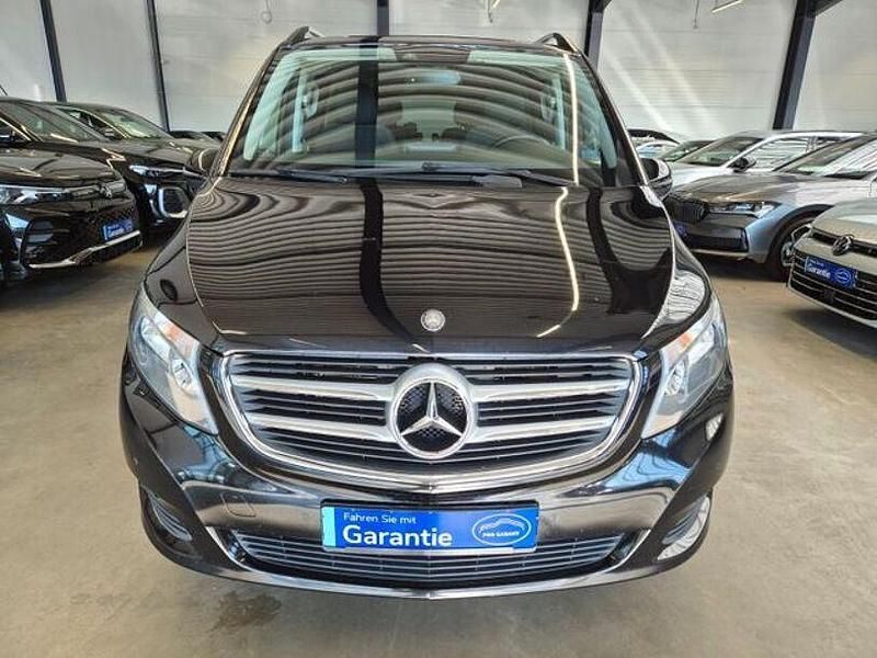 Gebraucht Mercedes V220 Edition 250 PS (183 kW) 2017 Obsidianschwarz metallic Van / Kleinbus