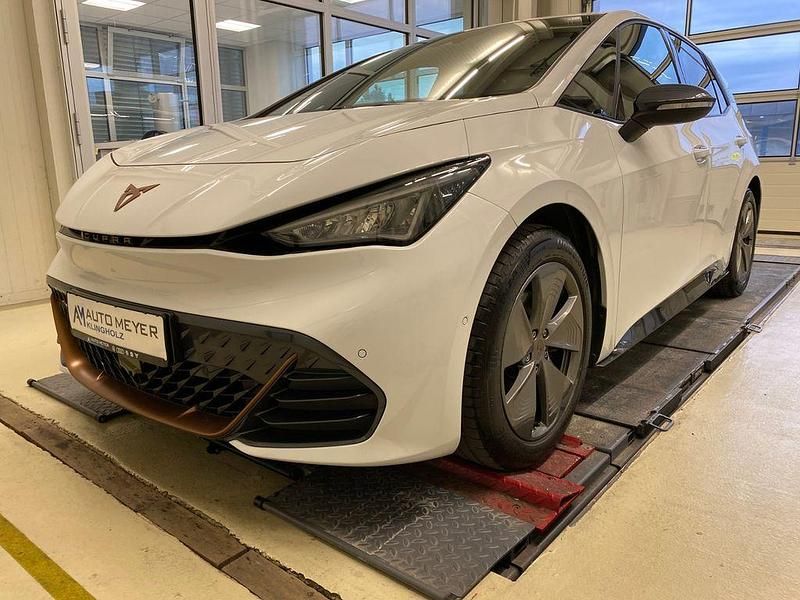 Gebraucht Cupra Born 150 kW (204 PS) 2023 Eisweiß Kleinwagen