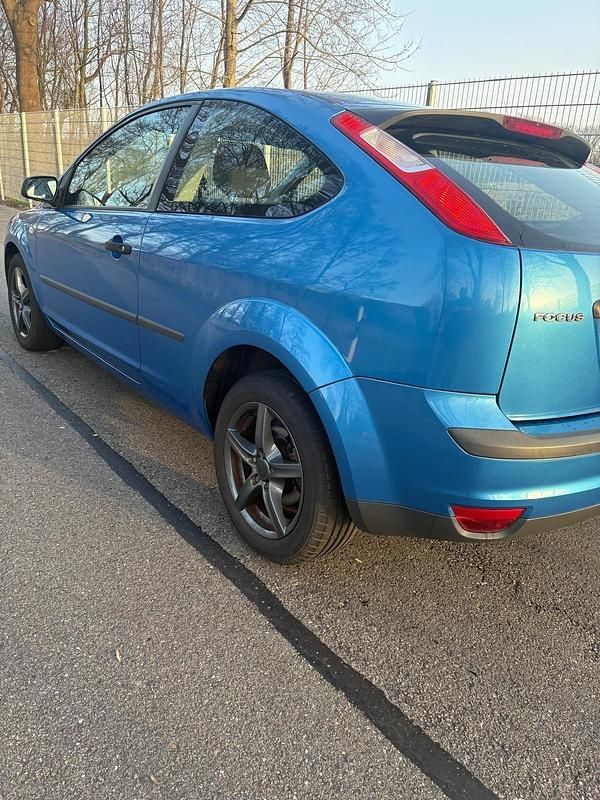Gebraucht Ford Focus 101 PS (74 kW) 2005 Blau Limousine